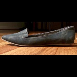 GAP canvas camo flats